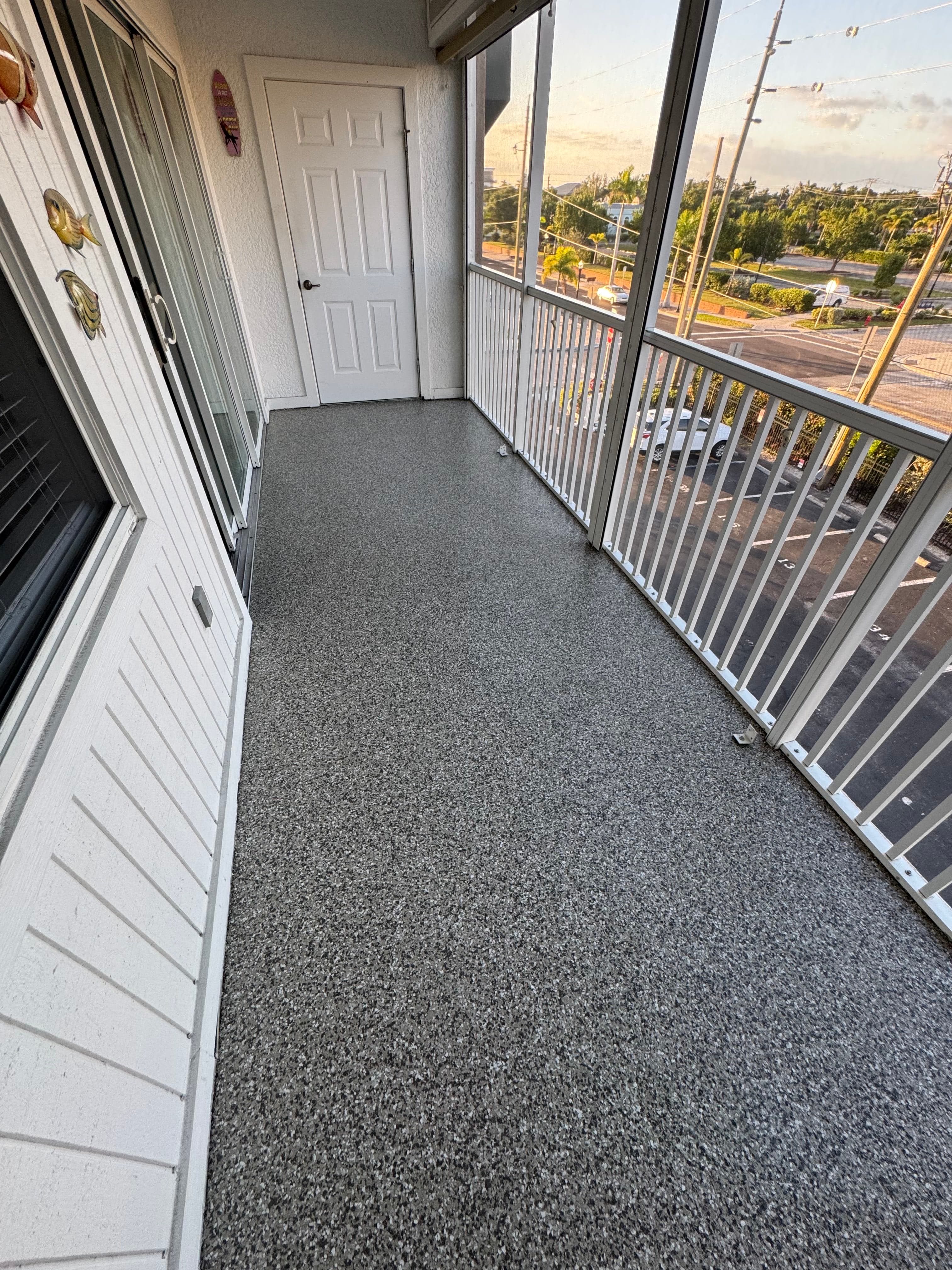 Finished balcony with flake coating